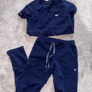 Nagy one pocket top and Yola bottom